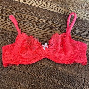 Victoria’s Secret Body by Victoria Unlined Demi Bra